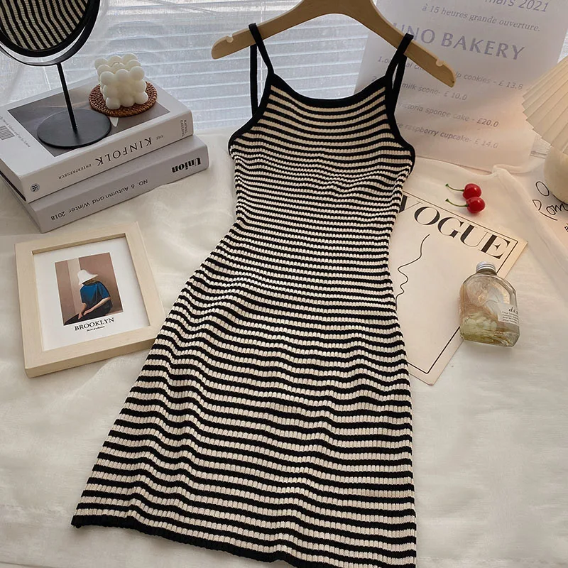 女の子ピンクストライプニットストラップドレス女性の夏の新弾性スリムフィットショートスタイル韓国語バージョンノースリーブドレス