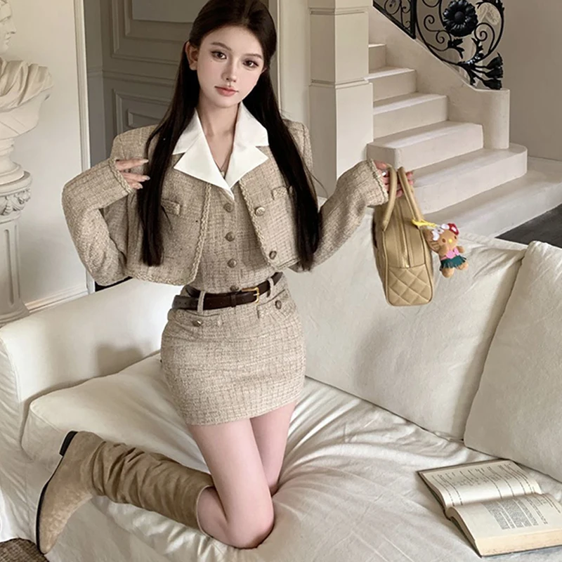 Conjunto de dos piezas suave de estilo francés para mujer, camiseta sin mangas con cuello colgante, vestido con cinturón + abrigo de traje corto ajustado de un solo pecho