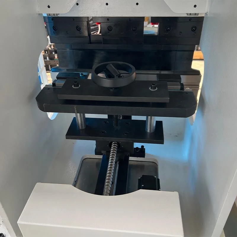 BLMA Mini servo elettrico sincronizzato CNC Controller SS Pressa piegatrice per la vendita calda