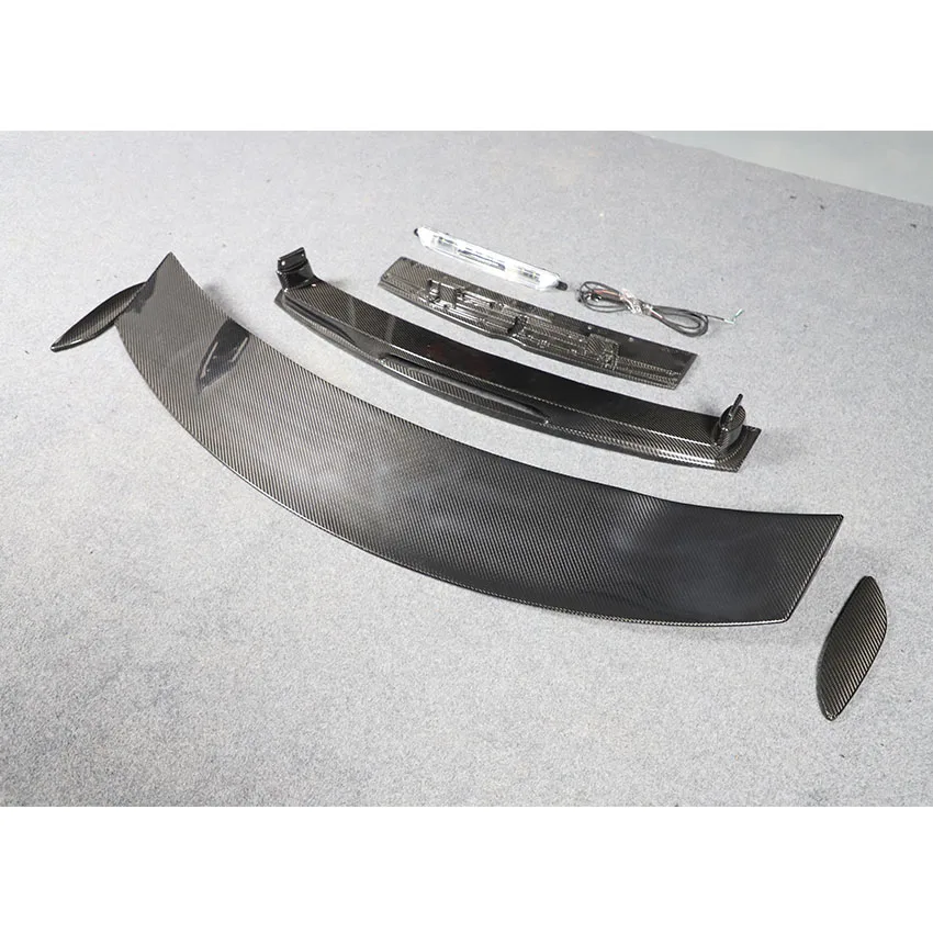 قطع غيار السيارات GTR نمط ألياف الكربون الجاف الخلفي سبويلر الجناح ل GT GTS طقم الجسم قطع غيار السيارات