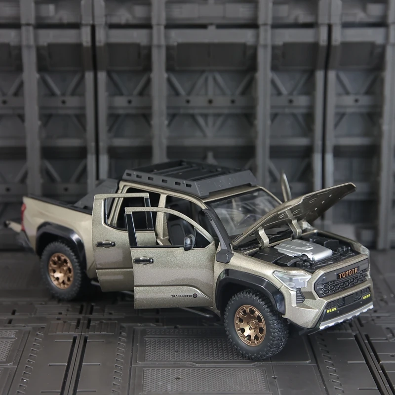 

1:24 Toyota Tacoma City Edition alloy car model ornament, doors can be opened, sound and light pickup, off-road vehicle
