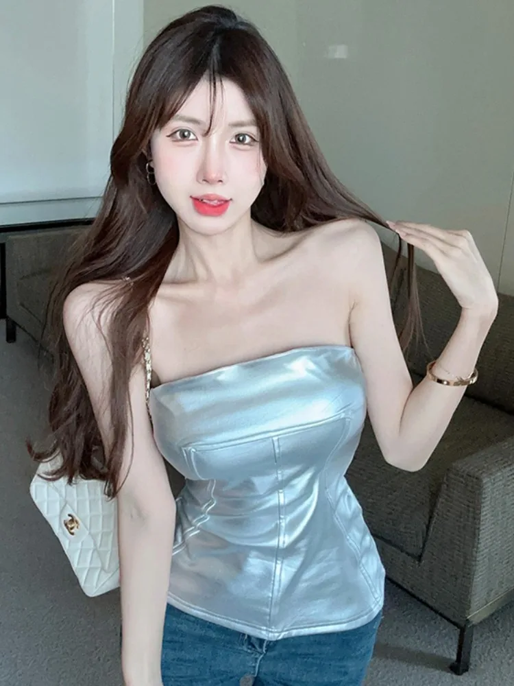 

Sleek Silver Camisole Top Trendy Sleeveless One-Shoulder Inner Wear Slim Fit Bony Waist Control Versatile Fashion for Young W...