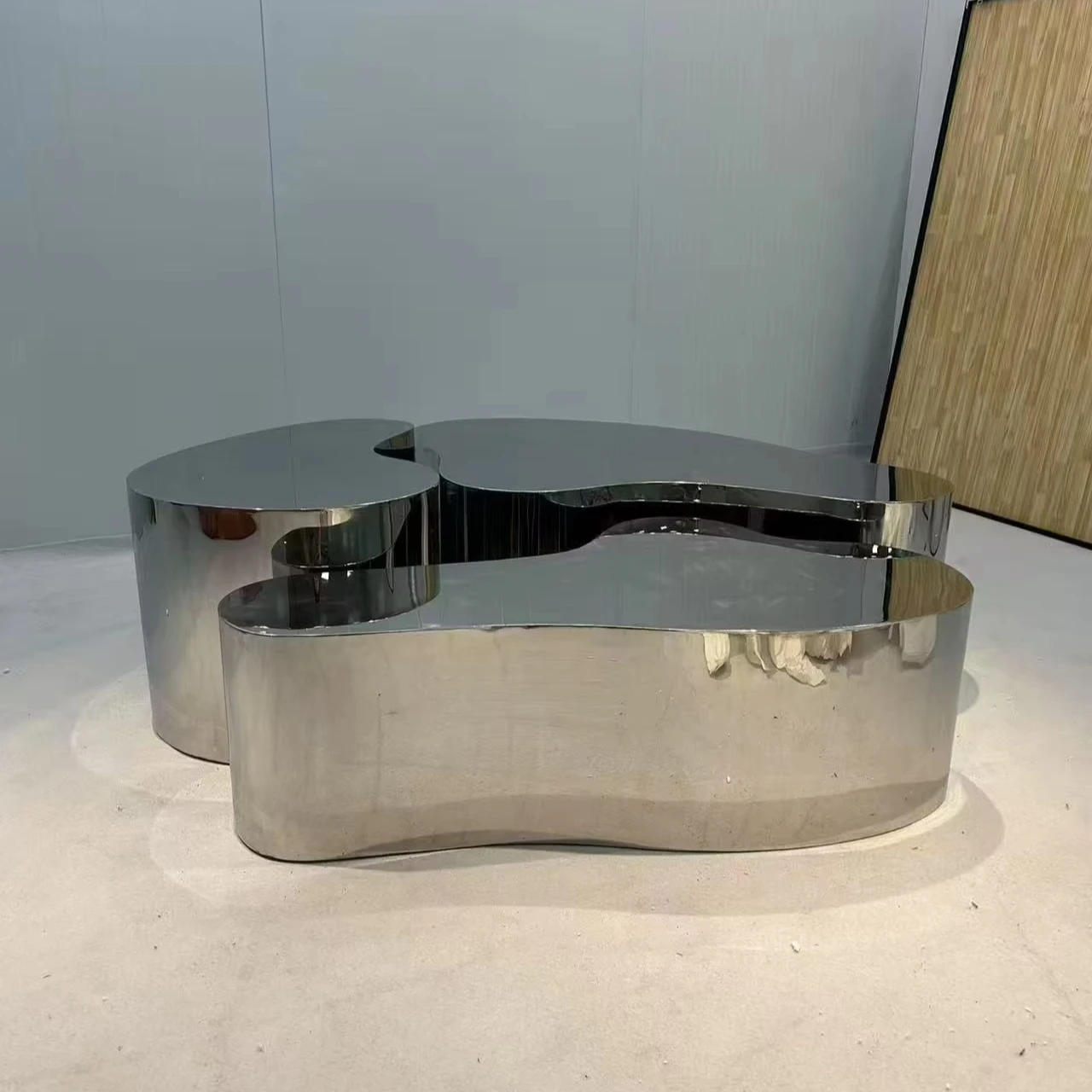 

&c Light Luxury High-Grade Stainless Steel Fashion Creative Model for Living Room & Coffee Shop Display Table for Home & Office