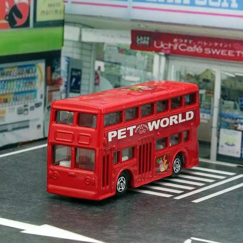 TOMY Alloy Car London Bus หมายเลข 90 Double-Decker 1/130 คอลเลกชันรถเครื่องประดับการ์ตูนสีแดงและสีขาวกล่องเด็กของขวัญของเล่น