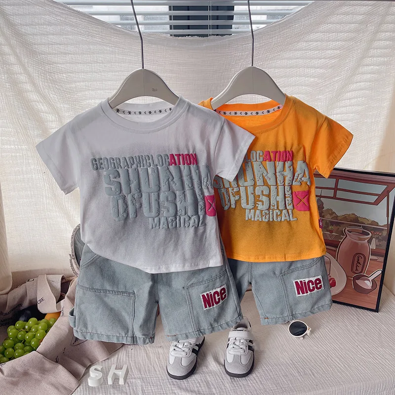 ملابس الأطفال 2026 ملابس الصيف بيبي بوي 6 إلى 9 أشهر إلكتروني طباعة قصيرة الأكمام تي شيرت بلايز وسراويل قطعتين مجموعة