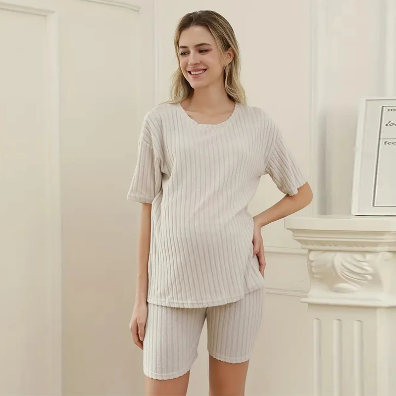 

Комплекты для беременных из рубчатого трикотажа 2026: шорты и футболка с коротким рукавом, свободные, комфортные, светлые, для весны и лета