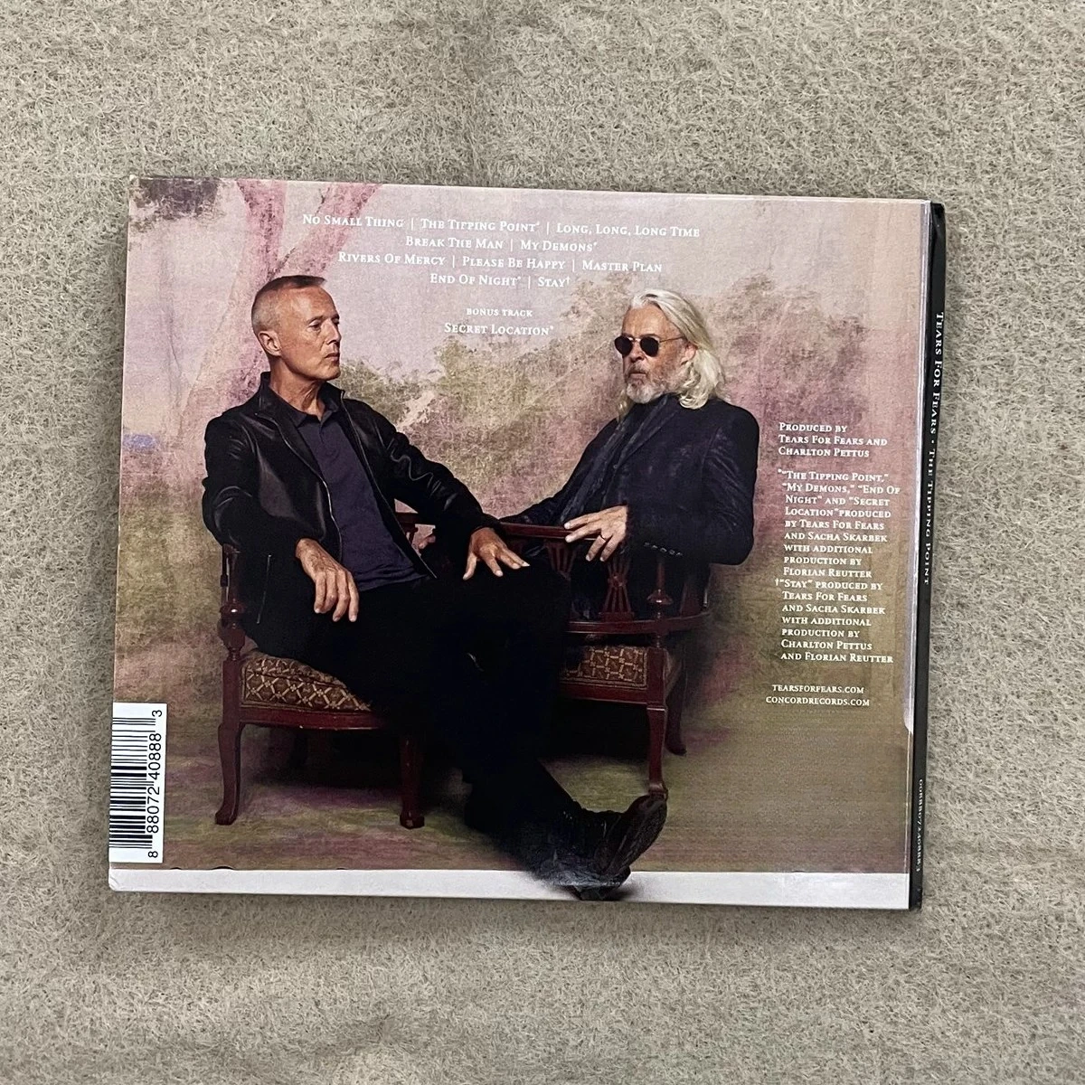 قرص مضغوط على شكل دموع للمخاوف - بوب سينث بوب وجهرة بديلة خالدة - غناء مفعم بالحيوية وألحان الخصبة لمحبي الموسيقى