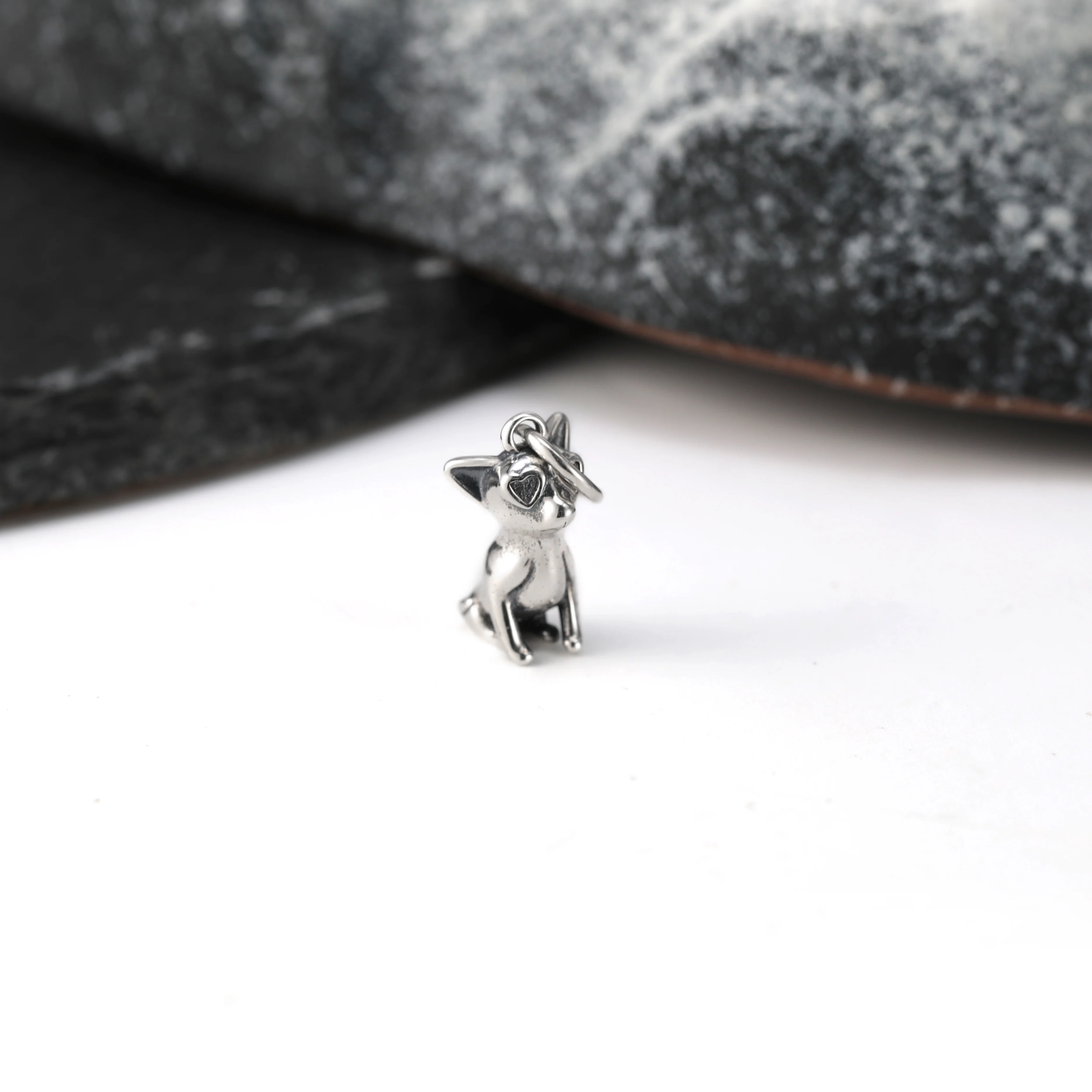 

DJ450 genuine 925 sterling silver fashionable and exquisite keychain accessory with Little Chihuahua pendant