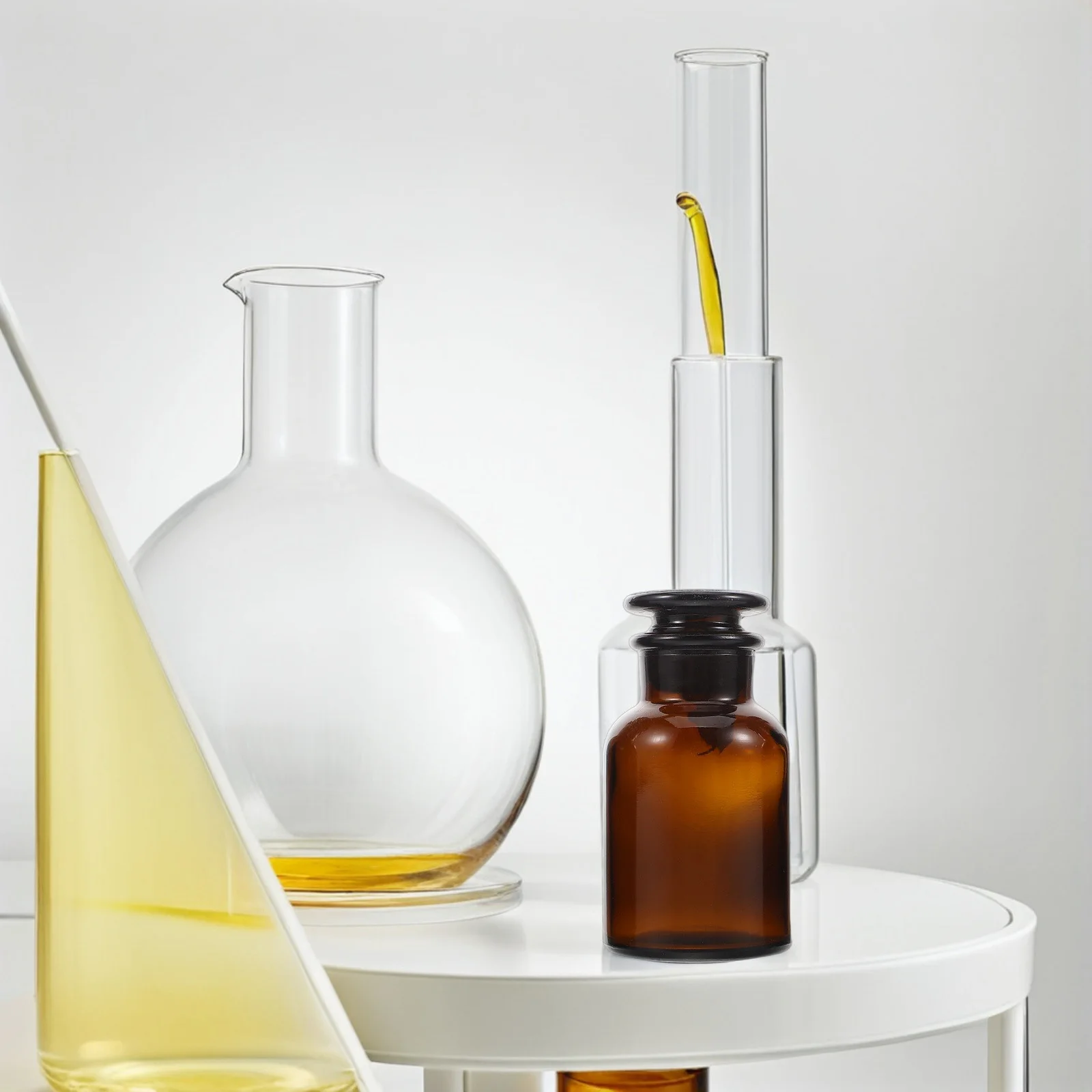 

3Pcs Wide Mouth Brown Lab Glass Reagent Bottles Airtight Ground Glass Stopper Dropper Bottles Chemical Storage Essential Oil