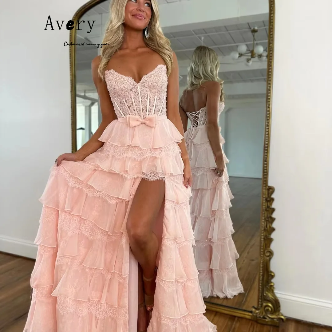 ชุดราตรีงานแต่งงานผู้หญิง Avery Custom Lace แบบพิมพ์ลาย ไหล่เฉียง ผ่าข้าง หรูหรา ปี 2025 ยาวสง่างาม สำหรับงานเลี้ยงตอนเย็น