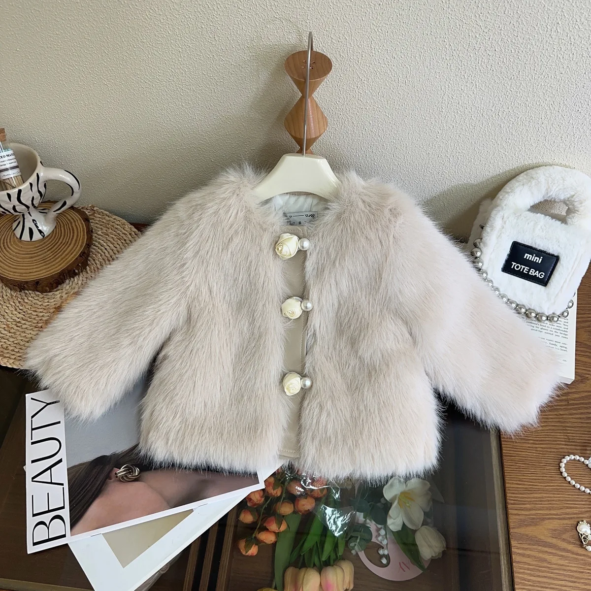 

Korean Version of Girls' Faux Fur Clothes, Winter Retro New Style, Stylish and Small Fragrant Style, Women's Baby Fur Coat