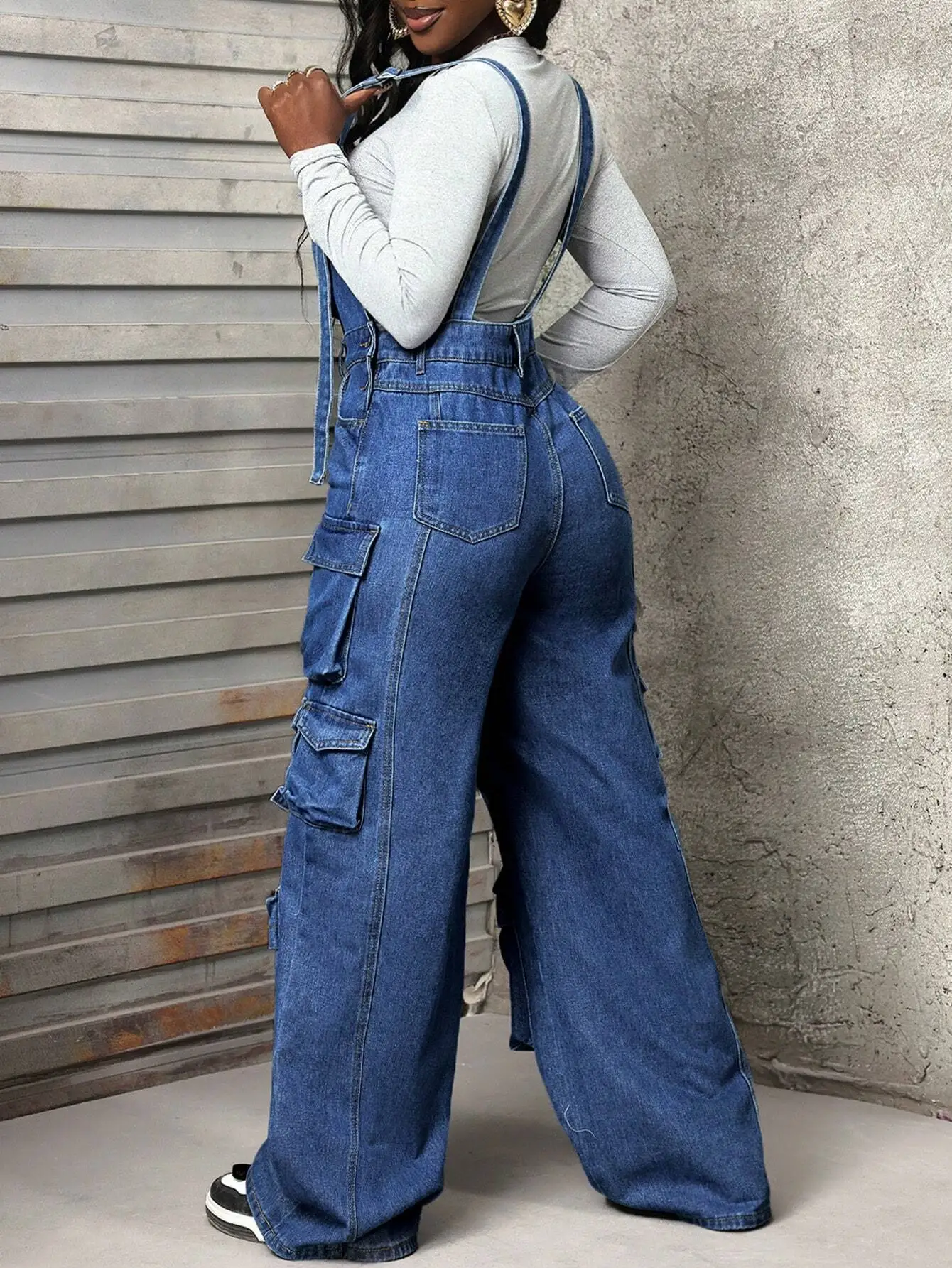 

Women's Casual Loose Denim Bib Overalls With Multiple Pockets