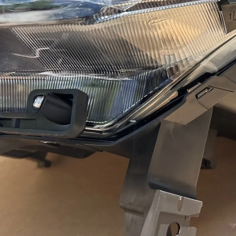 Shuanglong KORANDO C headlamp headlamp original imported new accessories 8310137001
