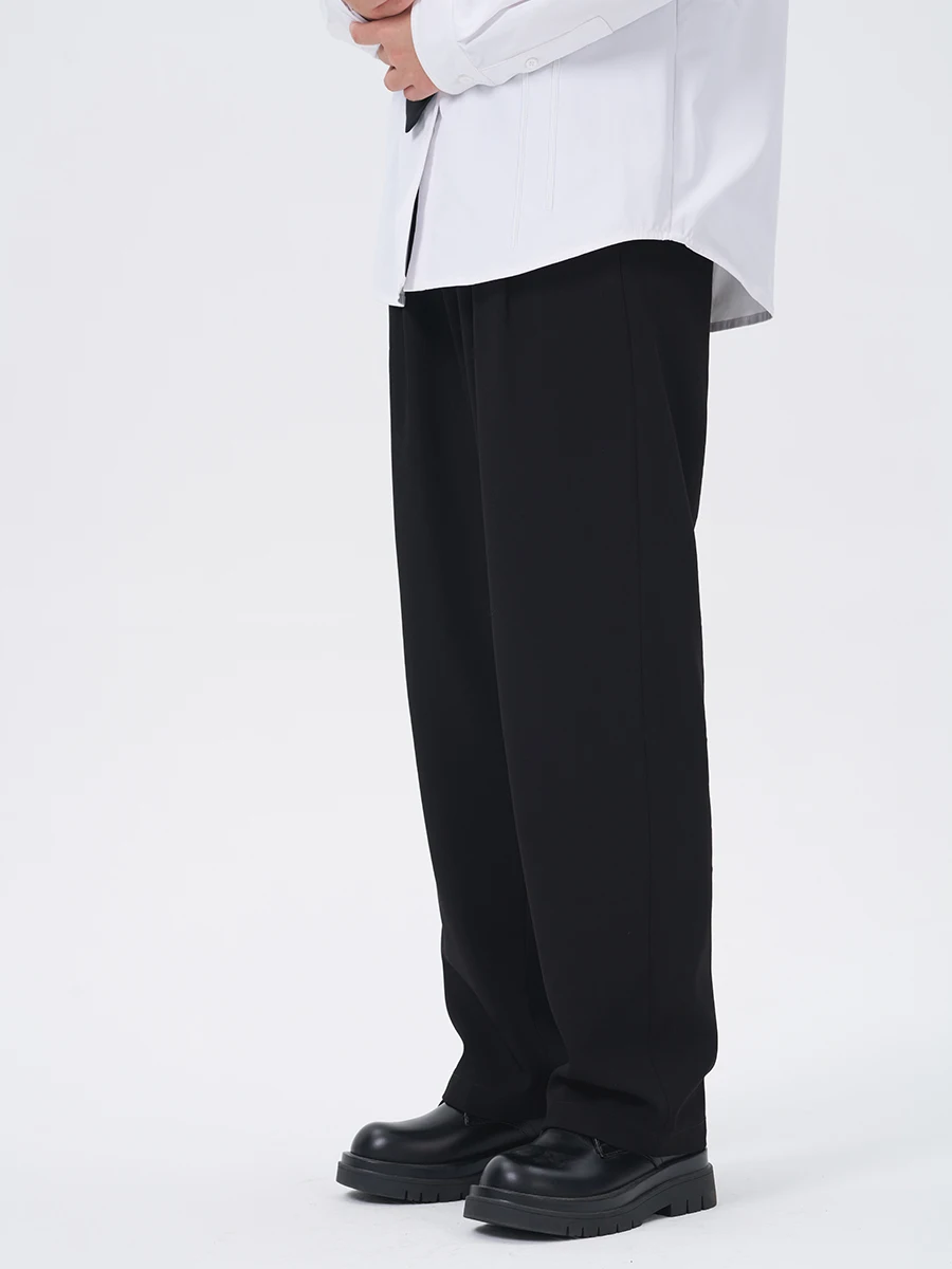 Spodnie do pracy Cookawu Commuter o prostych nogawkach, z półelastyczną talią, podstawowe, lejące się, wyszczuplające, uniwersalne, neutralne, w kolorze czarnym.