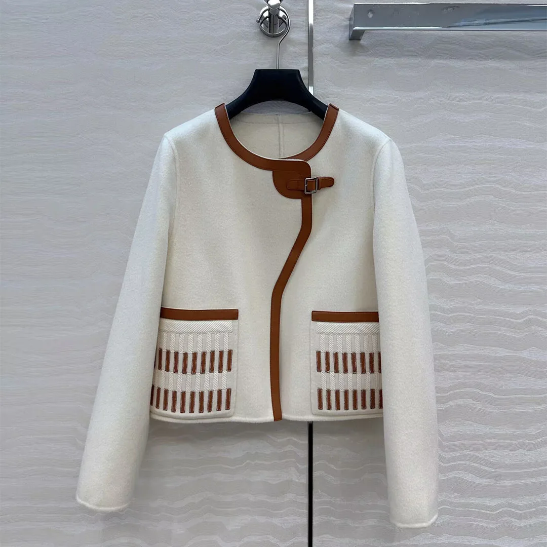 2025 Nuovo Inverno Lana Cashmere Cappotto di lana double face Donna Pelle di pecora Patchwork Fibbia Tasche ricamate Giacca corta