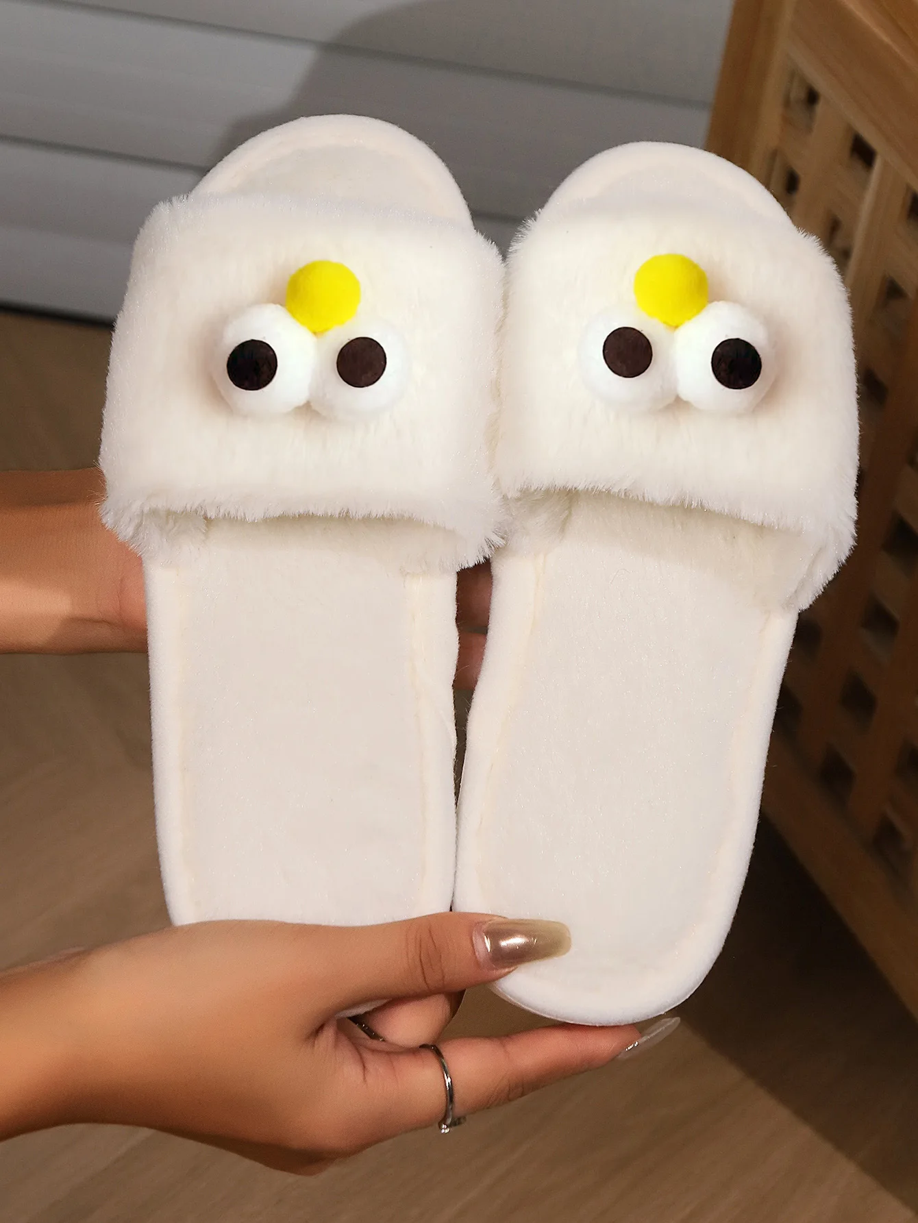 شباشب نسائية، للخريف والشتاء، داخلية غير قابلة للانزلاق، دافئة، عيون صغيرة لطيفة، شباشب مفتوحة من القطيفة الكرتونية بكلمة واحدة