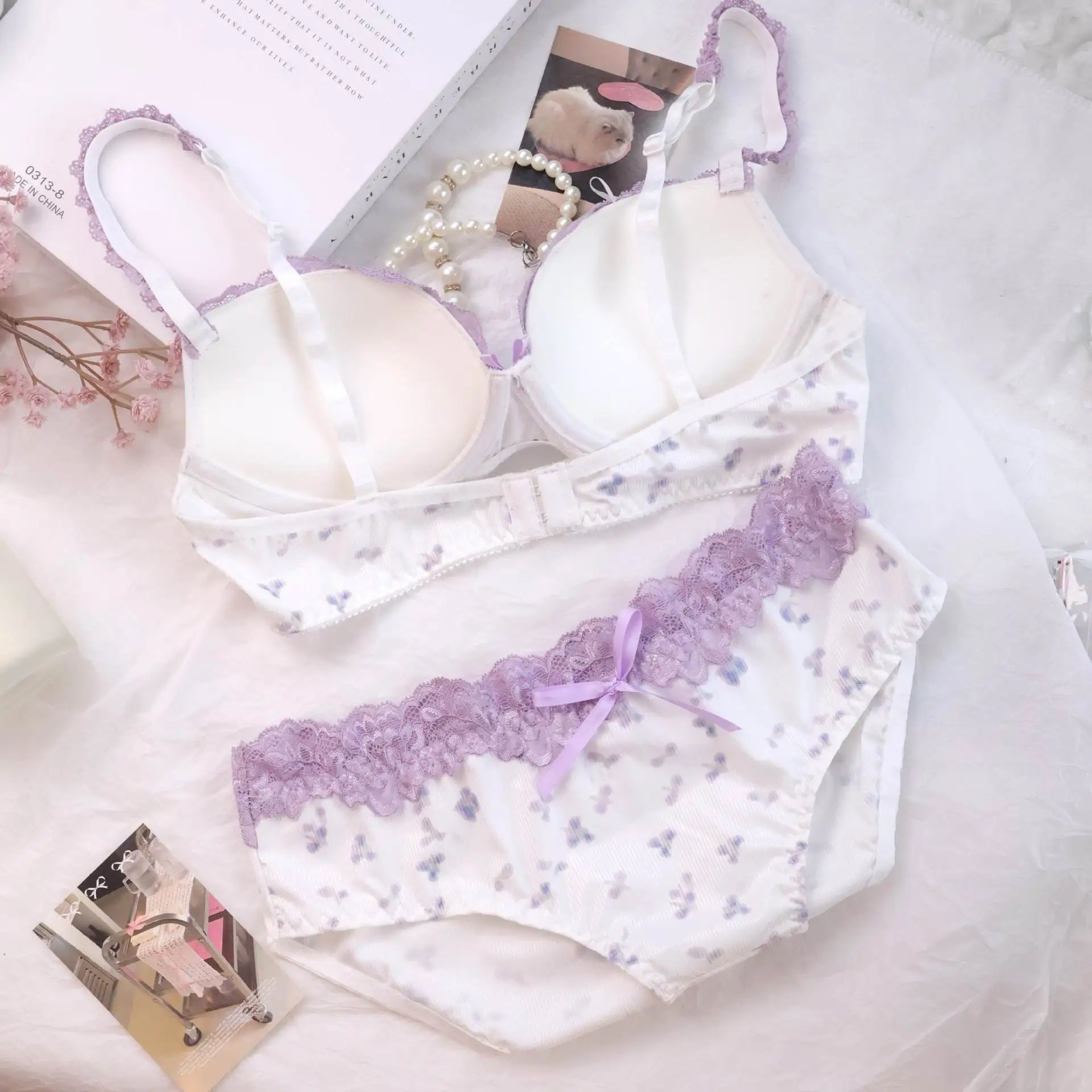 ملابس داخلية حلوة وحساسة مزركشة بالدانتيل منخفضة الخصر وربطة عنق مجموعة ملابس داخلية مريحة أرجوانية مطبوعة بالزهور طقم حمالة صدر ولباس داخلي #4