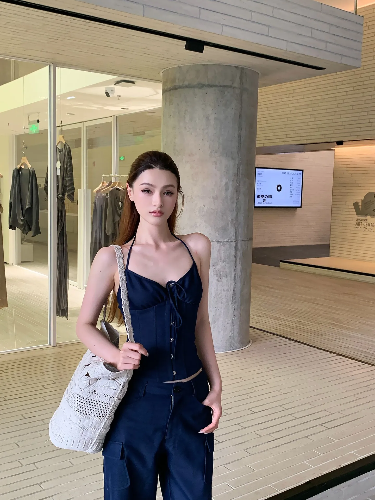 

Весенне-летний новый комплект Lienni2026: женский джинсовый топ и широкие брюки прямого кроя, дышащий, из денима.