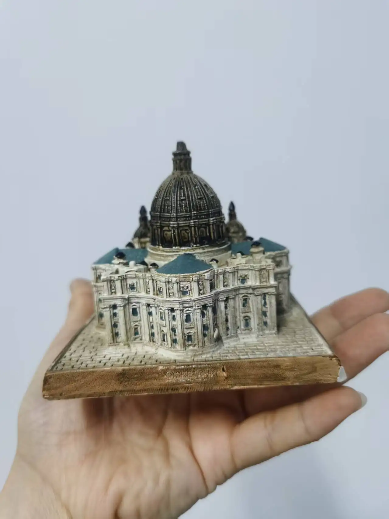 Resin figure mental psychological sand table game box court therapy building  italia basilica di san pietro italy
