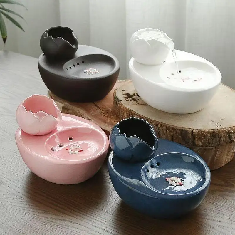 Fontaine d'eau en céramique pour animaux de compagnie avec pompe USB pour chats et autres animaux de compagnie pour boire de l'eau.