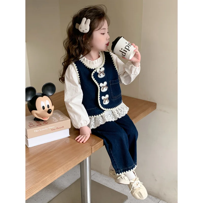 

Осенний кружевной джинсовый комплект из трех предметов с героями мультфильмов для девочек, новинка 2021 года, стильный детский наряд для девочек, модная детская одежда знаменитостей в Интернете