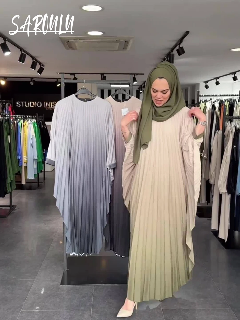 

Muslim Bat Sleeves Loose Evening Dress, Classy Pleated O Neck Cocktail Gown, Chic Gradient Kaftan Party Wear, High Quality