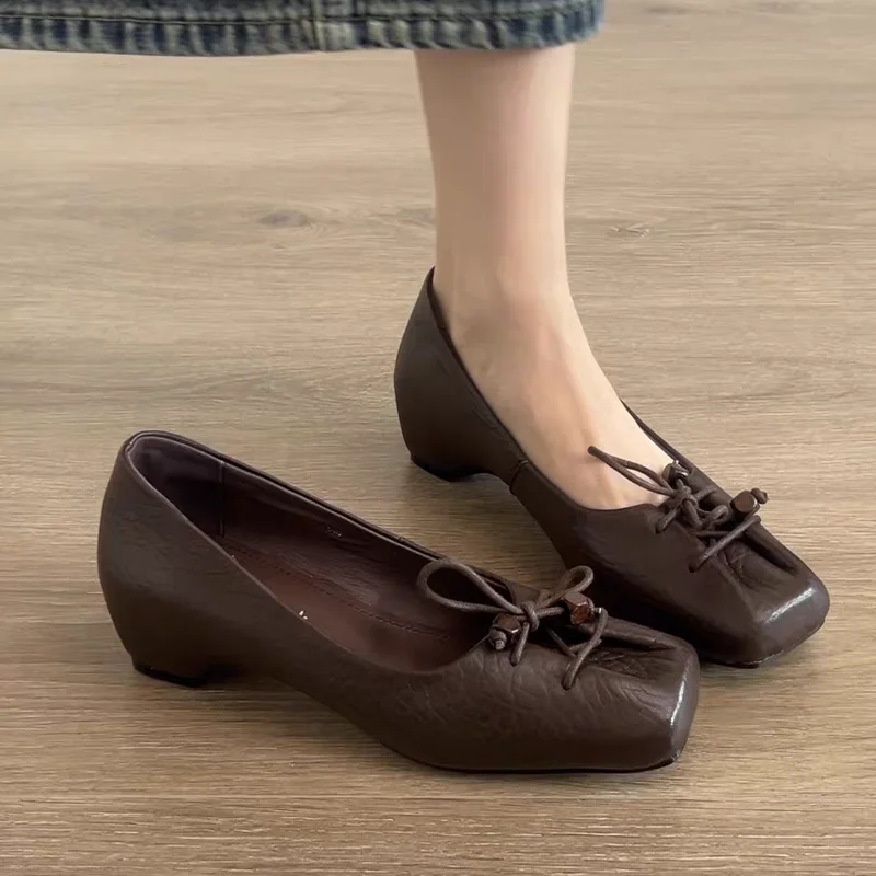Damen-Loafer mit eckiger Zehenpartie, flache Designer-Absatzschuhe, neue Retro-Sandalen mit Absatz, modische Leder-Freizeitschuhe für Damen