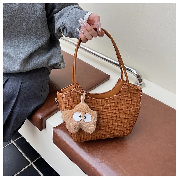 

2025 Womens Artisan Woven Purse Roomy Bucket Shoulder Bag Chic Crossbody Tote for Everyday