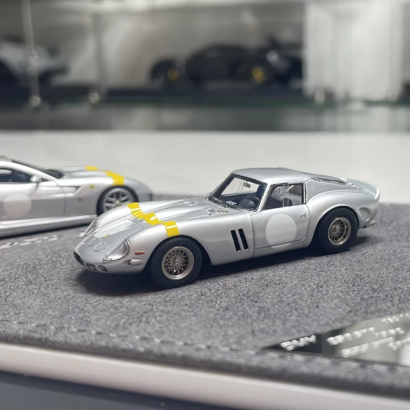 สินค้าใหม่ในสต็อก 1:87 Dmy 250gto 599gto ชุดรถคู่ รถเรซิ่น ของเล่นสะสม ของเล่นเด็ก ของขวัญคริสต์มาส