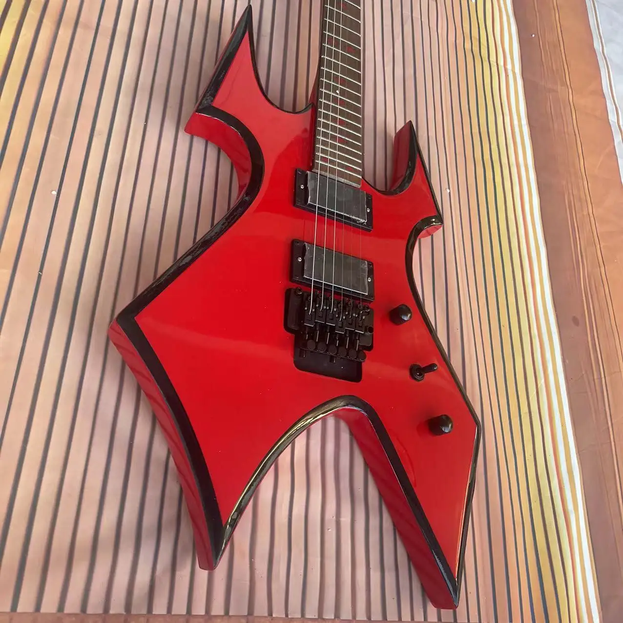 B. C electric guitar split body electric guitar, red body, high gloss, rosewood fingerboard, maple track, EMG pickup, tremolo st