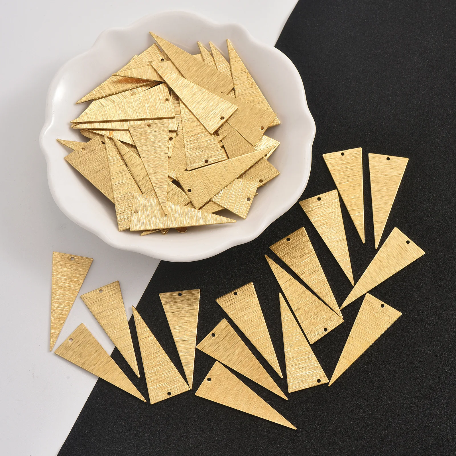 

100PCS Geometric Triangle Charms Pandents 37x15mm DIY Earrings Necklace Jewelry Accessories Handicrafts Decorative Supplies