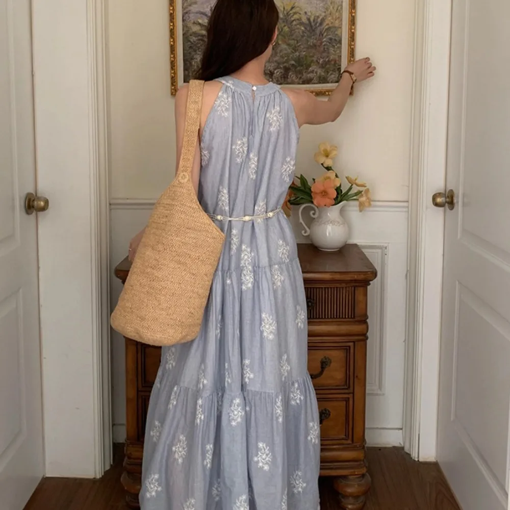 Abito francese elegante a righe floreali con ricamo all'americana Abito estivo longuette ampio senza maniche estivo da donna con cintura 2025