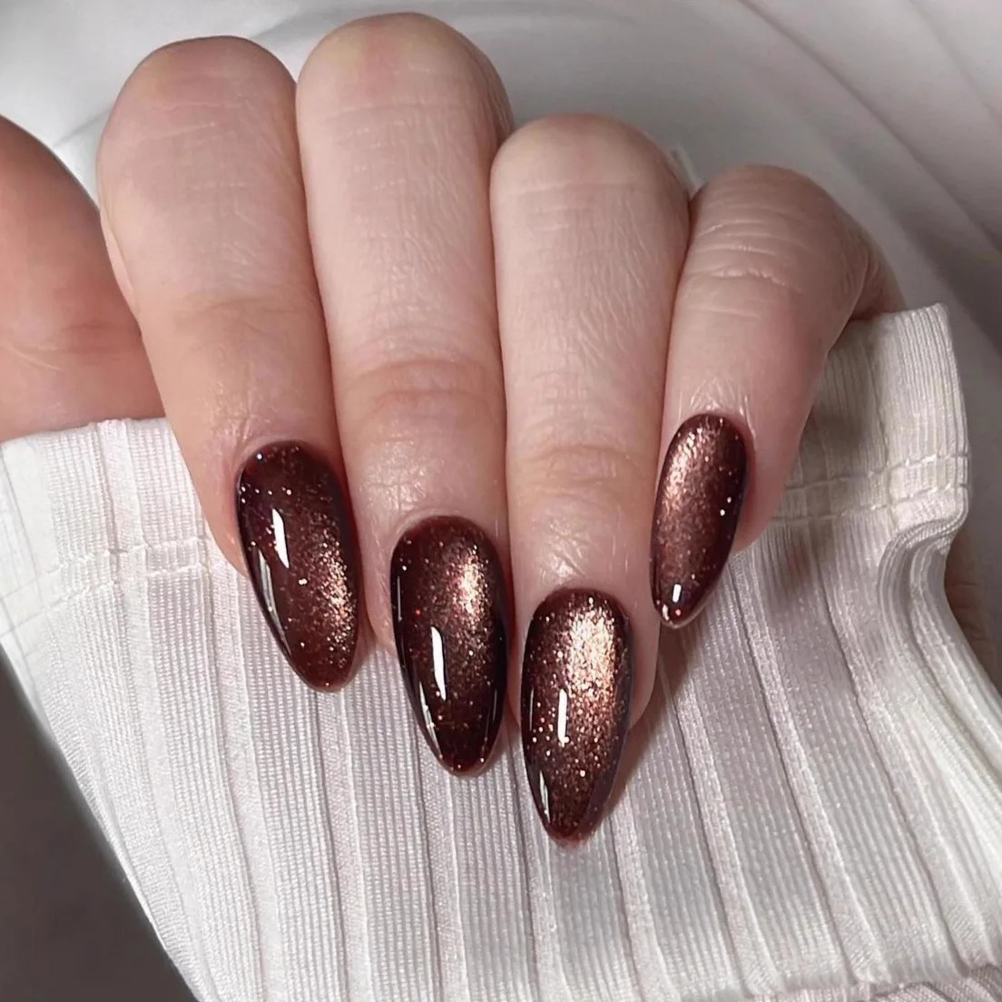 

24PCS Almond Shape Fake Nails Brown Solid Color Cat Eye Glitter Press on Gel Nails Spicy Girl Style Glossy Removable False Nails