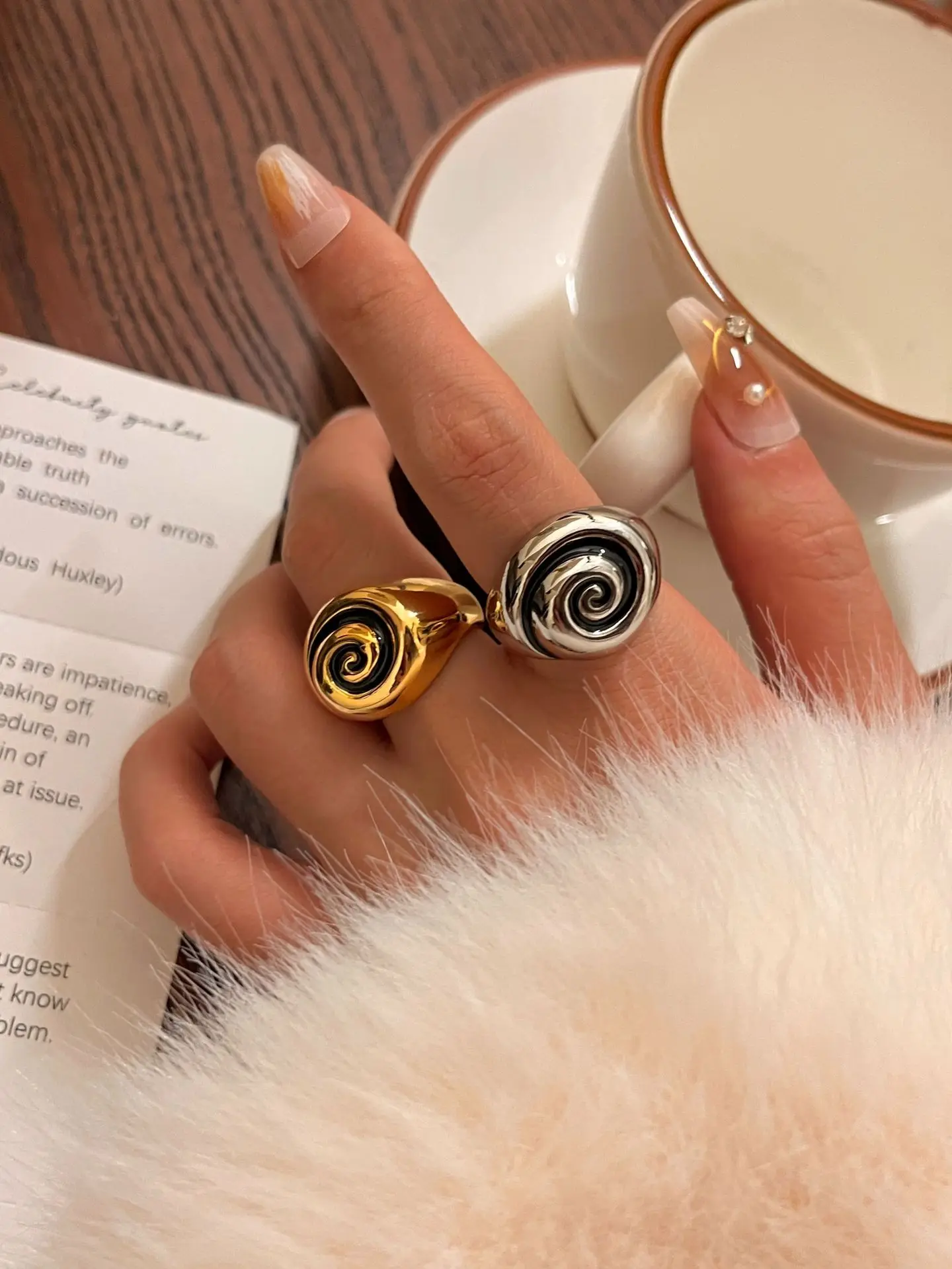 Vintage Metal Conch Thread Ring for Women Girls Unique Fashion Couple Personality Finger Rings Party Jewelry Accessory