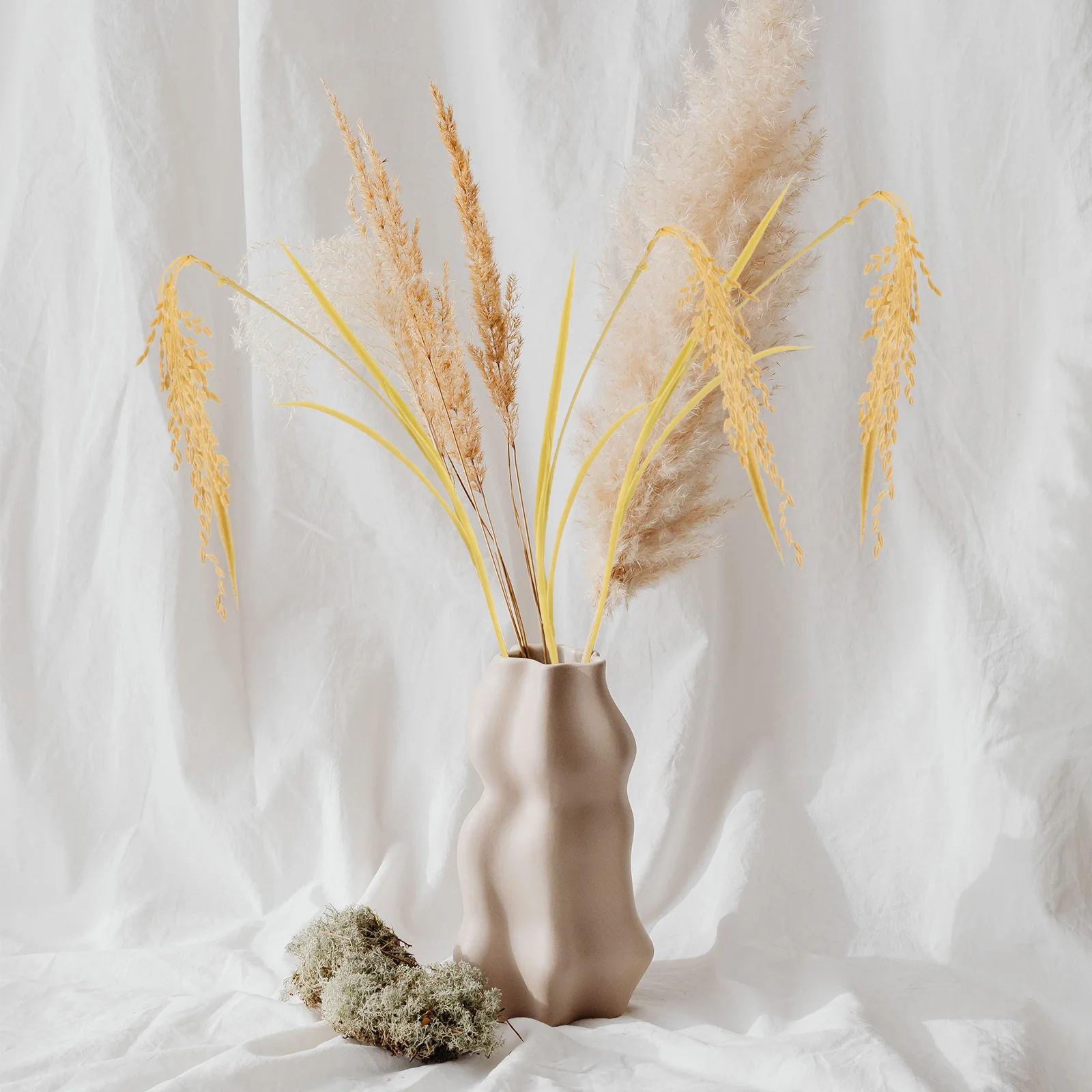 

4Pcs Artificial Rice Wheat Ears Realistic Wheat Grass Decors for Wedding Party Home Office Kitchen Table Centerpiece and DIY