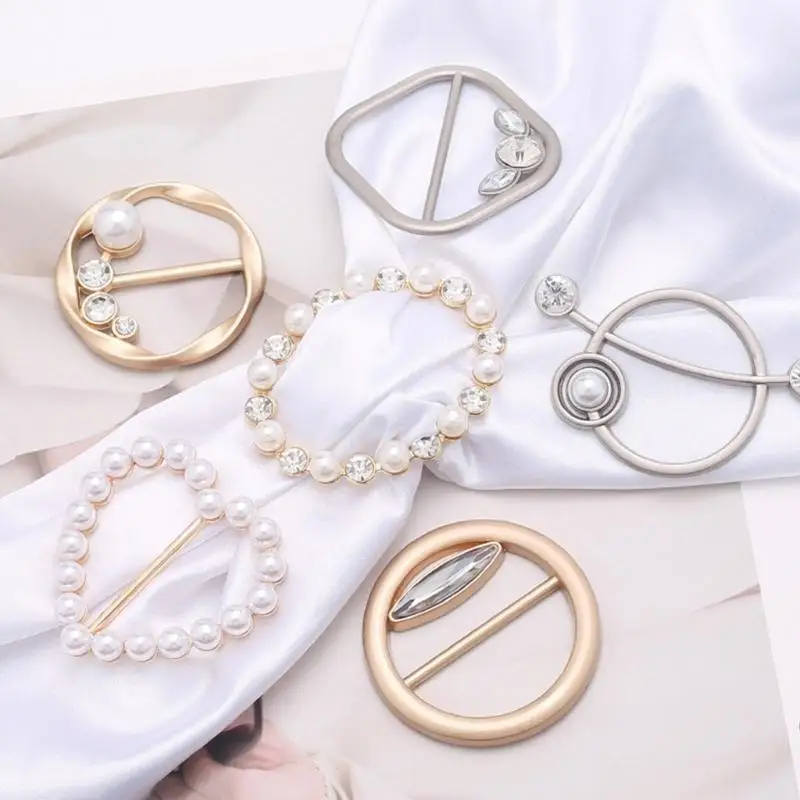 652F حلقة معدنية مستديرة بروش لتي شيرت تنحنح الزاوية معقود بروش دبوس سيدة الإكسسوار