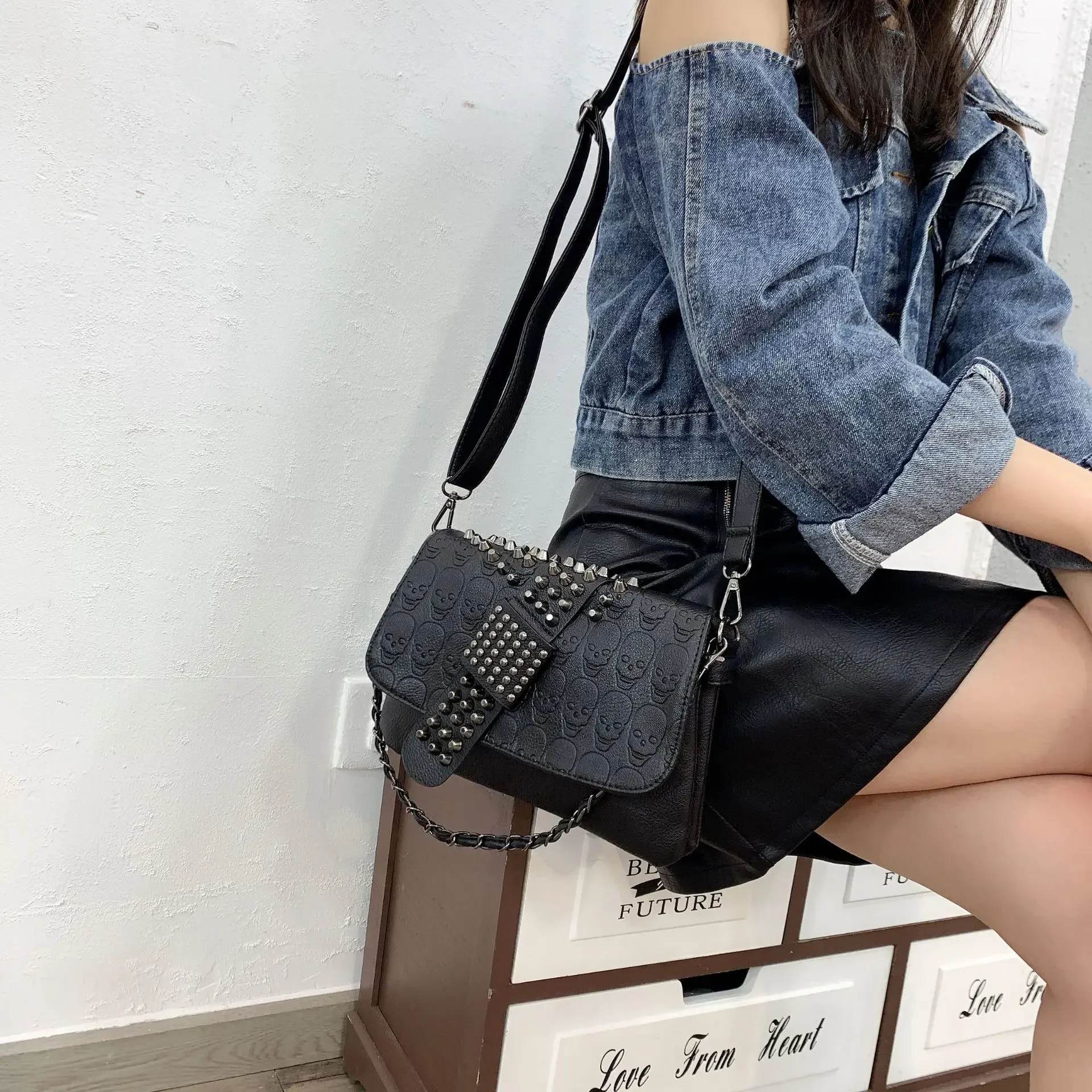 XOUHAM Messenger Bags for Women PU Single Skull Rivet Shoulder Handbags Sac A Main Bolsa Black Vintage Sexy Bag Lady Drop Chain