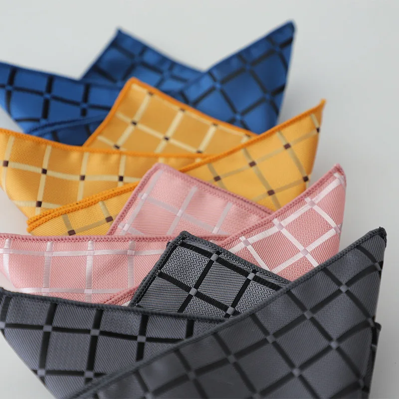 24 ซม.ใหม่อินเทรนด์สีชมพูลายสก๊อตสแควร์ Retro สีน้ําตาลสําหรับผู้ชายหรูหราโพลีเอสเตอร์ทอผ้าเช็ดหน้าอุปกรณ์จัดงานแต่งงาน Cravat ของขวัญ