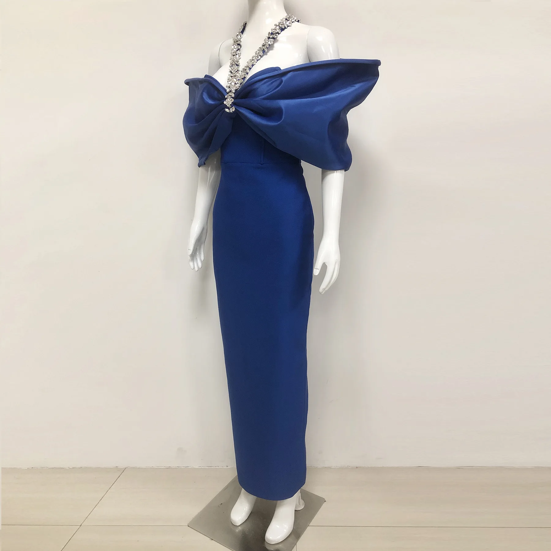 Blaues schulterfreies Bogen-elegantes Geburtstagspartykleid für Frauen 2025, Sommer, neue figurbetonte Neckholder-Abendkleider, modisches Abendkleid