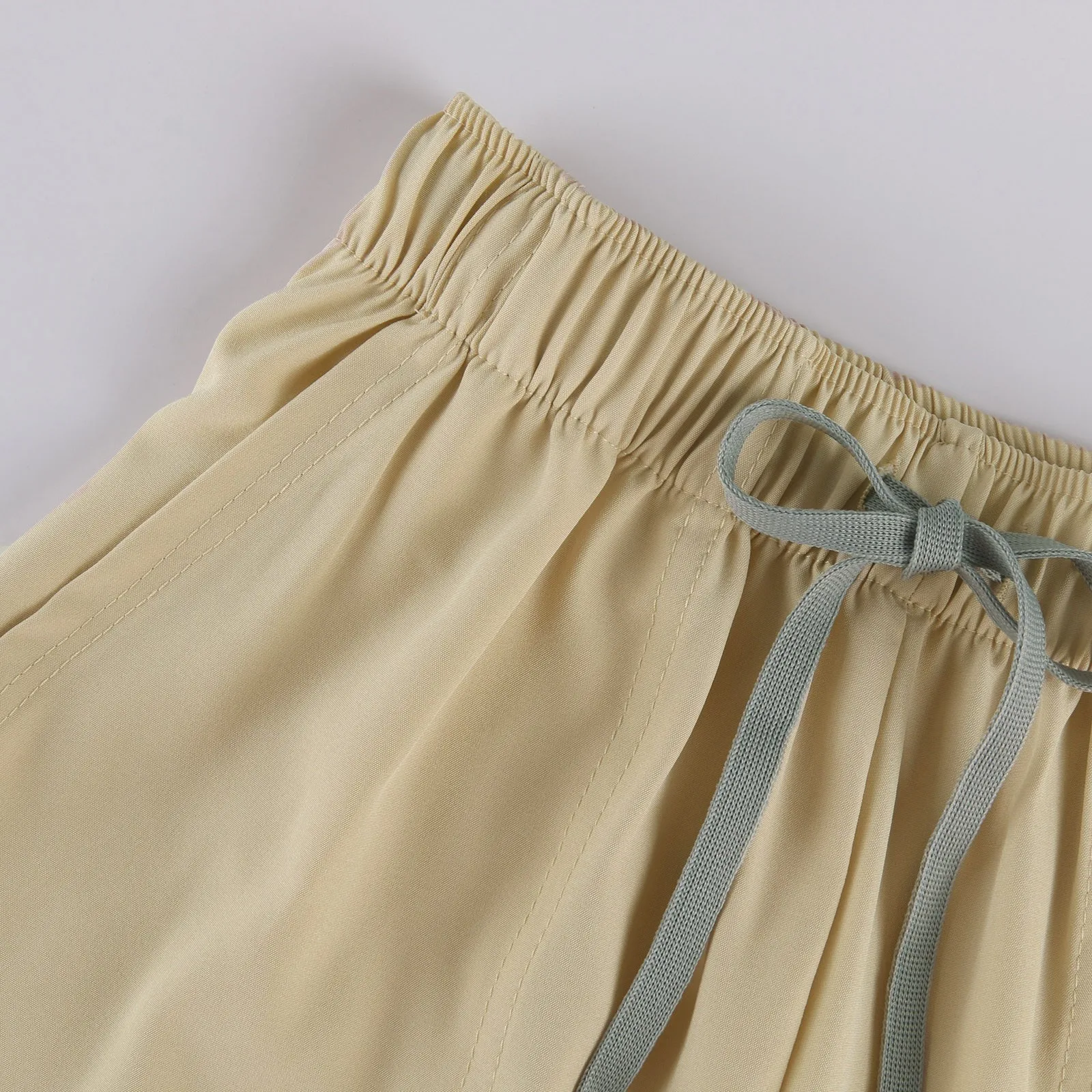 Uniforme de enfermeira de cor sólida feminino tecido de secagem rápida com decote em v calças de manga curta terno uniforme de enfermagem com vários bolsos