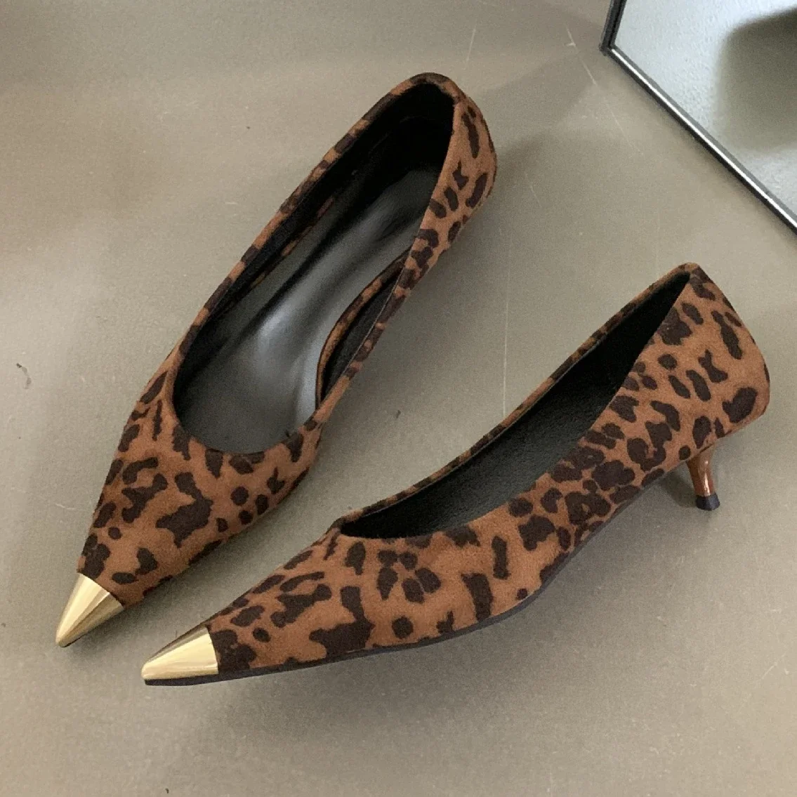 New Sexy Leopard Print Pumps Women Metal Head Shallow Elegant Office Shoes Comforts Frosted Designer Low Heel Women\'s Shoes