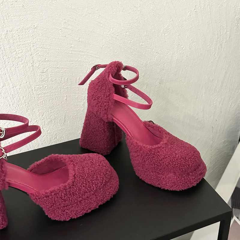 Luksusowa platforma Fuchisa z Lambswool Mary Janes kobieta elegancka polar na wysokim obcasie szpilki z paskiem na kostce damskie modne markowe buty