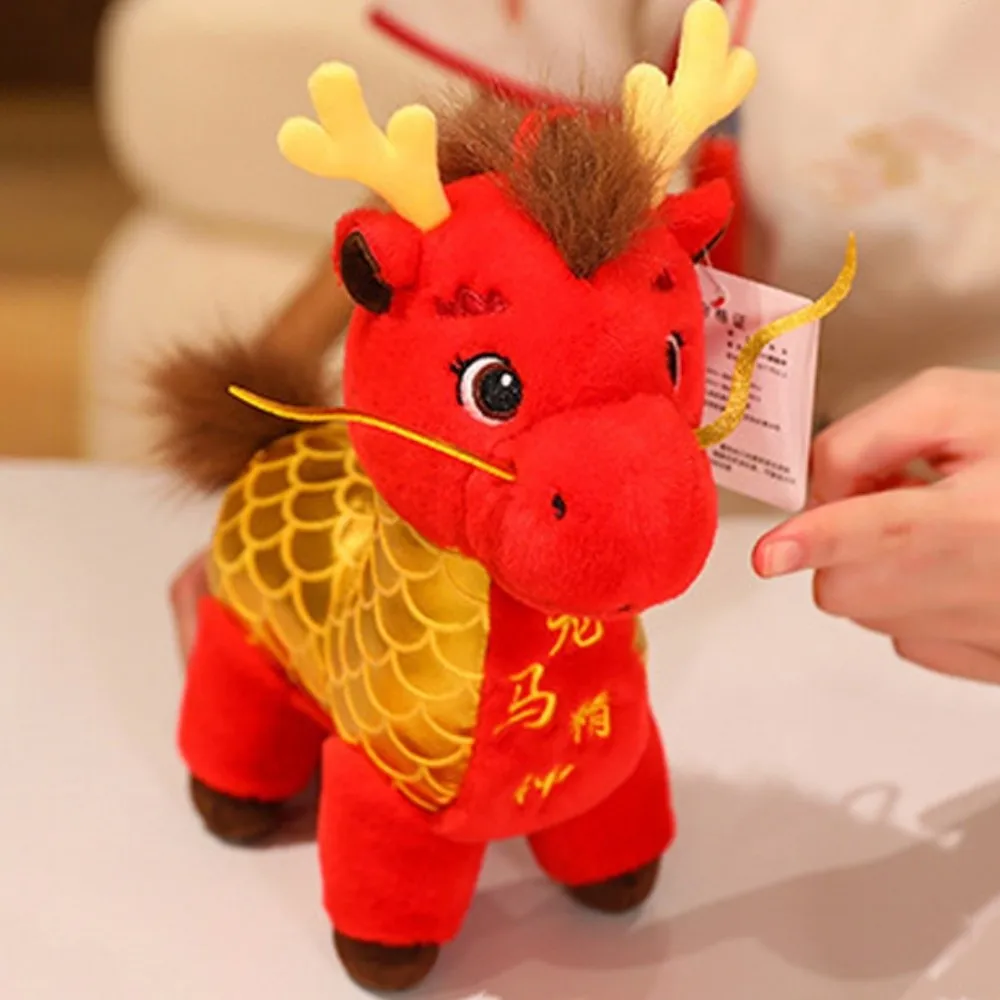 Mascotte 2026 Cavallo del drago Buona fortuna Cavallo farcito creativo Simpatico peluche Zodiaco Pony Figurine Regalo di compleanno