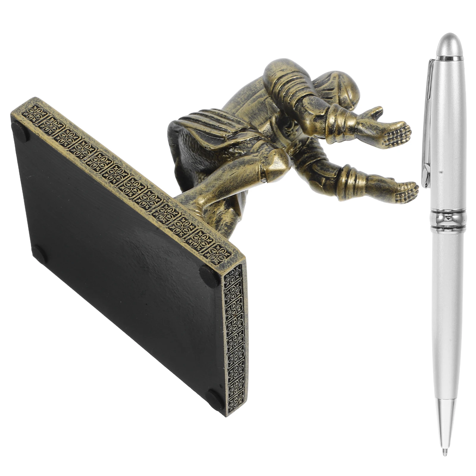 

1pcs Pen Holder Kneeling Knight Organizer Metal Pen Rack Creative Pencil Holder For Desk Stand For Desk