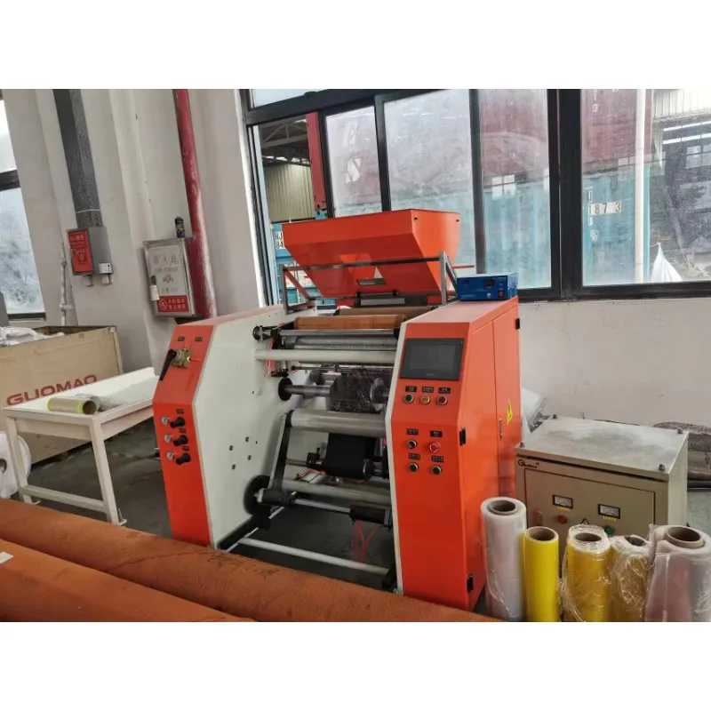 Maquinaria de fábrica Máquina de rebobinado de película elástica LLDPE totalmente automática de alto rendimiento Máquina de envoltura de corte de plástico