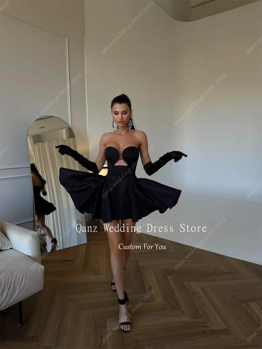 Qanz Corto A Line Abito da ballo in raso nero Mini Backless Abiti da laurea Sweetheart Sexy Abiti corti da cocktail personalizzati