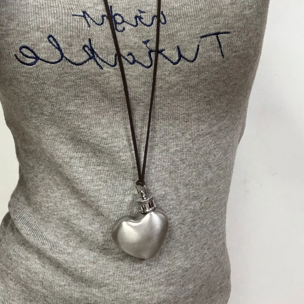 

Portable Mini Heart Hip Flask Food Grade Stainless Steel 1 Oz Wine Pot Leakproof Wine Flask Pendant Winter