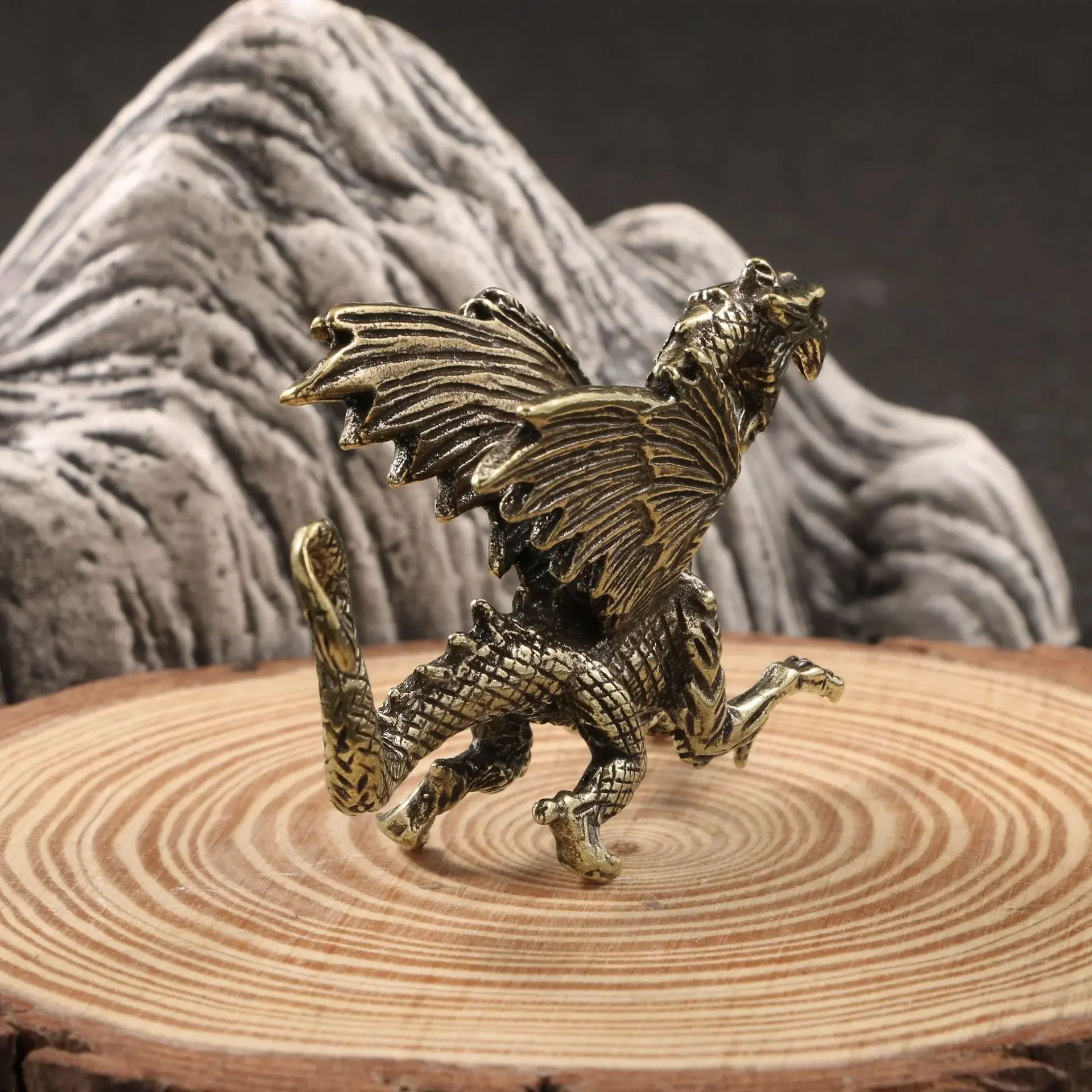 Brass Domineering Warcraft Magic Dragon Metal Figurine Creative Dinosaur Flying Dragon Desk Decoration Accessoires Miniatures