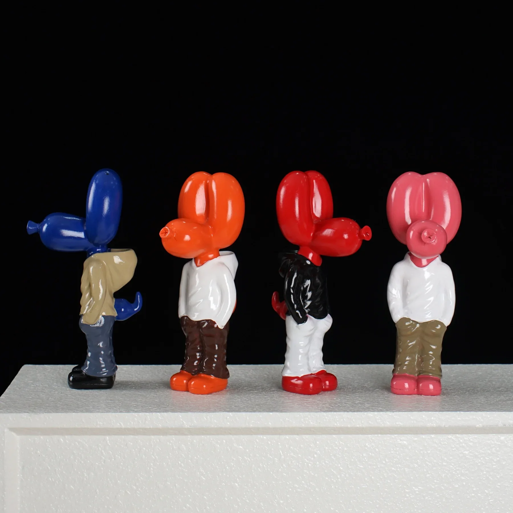NORTHUEINS 18cm Resin Balloon Dog Sculptures Statue Street Culture Figurine Creative Animal Dolls Home Desktop Decor Accessories