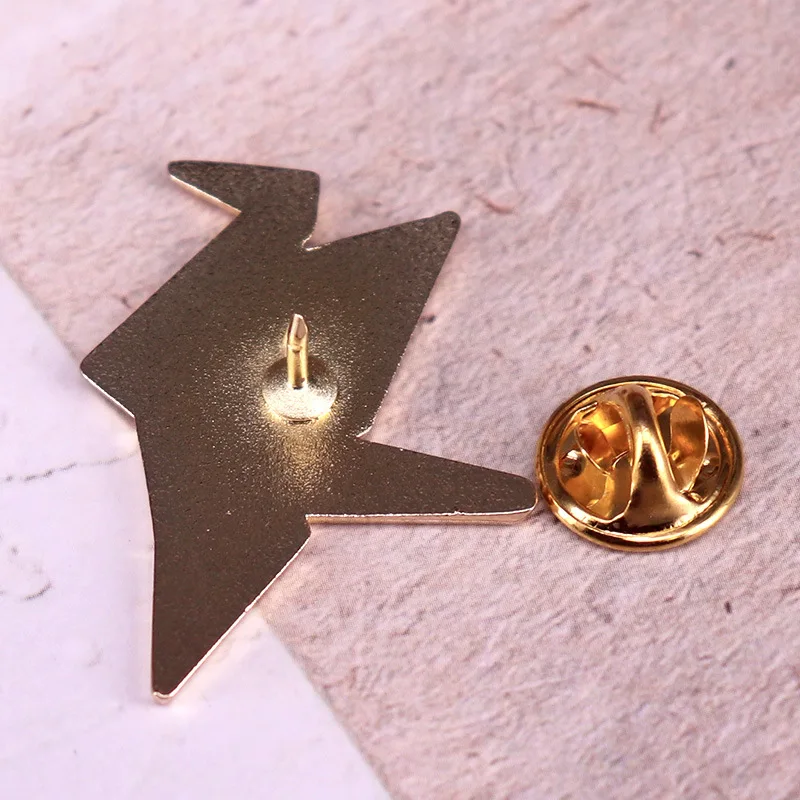 Creative Metal Enamel Lapel Pins Delicate Origami Funny Brooch Costume Hat Bag Decorative Badge Boutique Holiday Medallion Gift